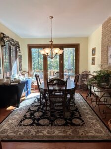 Windsor-Style-Dining-Room-Set