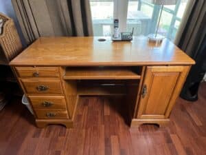 Oak-Executive-Desk-with-Hutch-and-Drawers-second-image