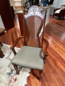 Drexel-Heritage-Traditional-Mahogany-Dining-Set-with-China-Cabinet-fourth-image