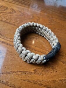 Paracord-Survival-Bracelet-second-image