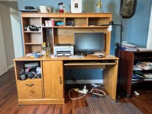 Pine-Wood-Computer-Desk-with-Hutch