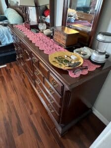 Thomasville-Collectors-Cherry-Triple-Dresser-with-Tri-Fold-Mirror-fourth-image