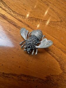 Vintage-Sterling-Silver-Mexican-Bee-Brooch-second-image