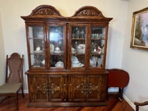 Vintage-Thomasville-French-Provincial-Carved-Oak-China-Cabinet-or-Hutch