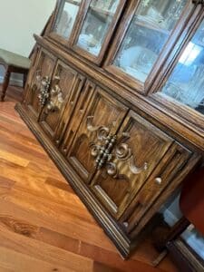 Vintage-Thomasville-French-Provincial-Carved-Oak-China-Cabinet-or-Hutch-fourth-image