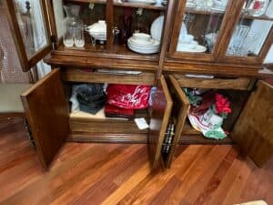 Vintage-Thomasville-French-Provincial-Carved-Oak-China-Cabinet-or-Hutch-third-image