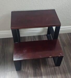 6437