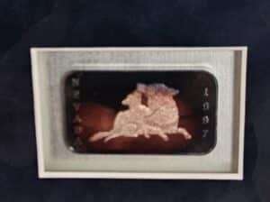 10734