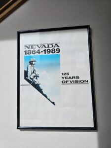 10913
