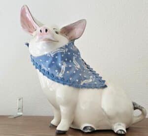 10933