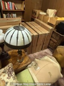 Vintage-Slag-Glass-Table-Lamp