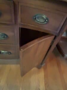Antique-Mahogany-Serpentine-Bow-Front-China-Cabinet-fourth-image