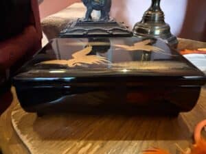 Japanese-Lacquer-Box-with-Cranes-third-image