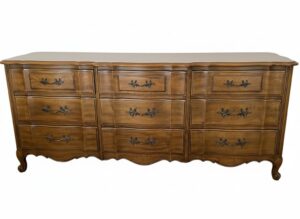 Thomasville-French-Provincial-Serpentine-Nine-Drawer-Dresser