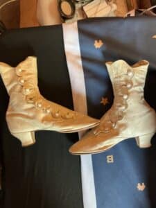 Victorian-Era-Womens-Button-Up-Boots-second-image