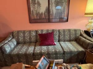 Vintage-Floral-Upholstered-Sofa-by-Flexsteel-fifth-image