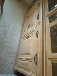 Ethan-Allen-French-Country-China-Cabinet-second-image