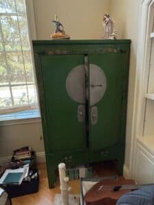 Chinese-Green-Lacquered-Wedding-Cabinet-with-Circular-Medallion