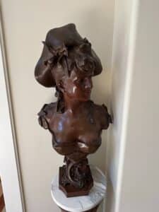Georges-Van-der-Straeten-Bronze-Bust-of-a-Woman-in-a-Tricorne-Hat-second-image