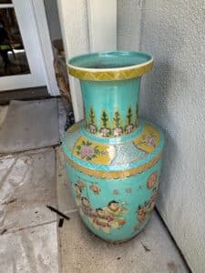 Large-Chinese-Famille-Verte-Porcelain-Vase-with-Children-Playing-Scene