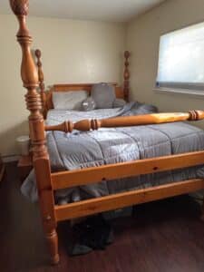 Pine-Queen-Size-Pineapple-Poster-Bed-Frame