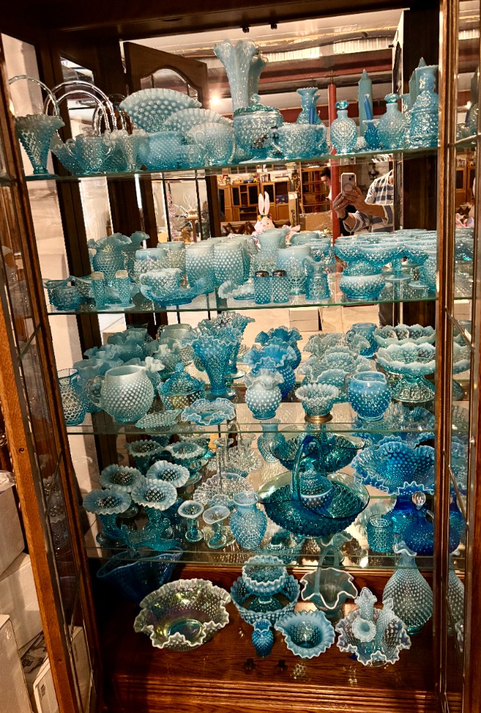 Castle Rock Monopoly, Tom & Jerry, Fenton, Vtg Cookie Jars and More Blue Moon Estate Sale