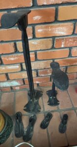 Antique-Cast-Iron-Cobblers-Shoe-Lasts-and-Forms-with-Stand
