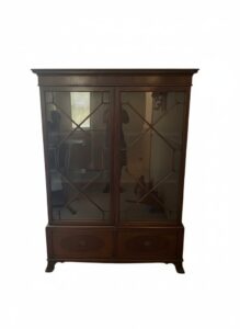 Antique-Mahogany-Chippendale-Style-China-Cabinet-with-Glassware-and-Plates-fourth-image