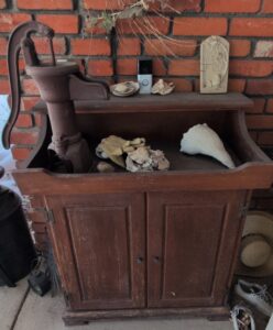 Antique-Pine-Dry-Sink-with-Cast-Iron-Hand-Pump