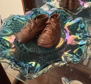 Carnival-Glass-Bowl-with-Bronzed-Baby-Shoes-third-image