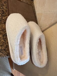 Danskin-Womens-Cozy-Sherpa-Lined-Mule-Slippers