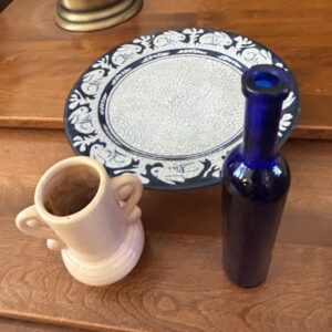 Dedham-Pottery-Blue-and-White-Plate-with-Floral-Border