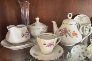 Floral-Motif-Porcelain-Tea-Set