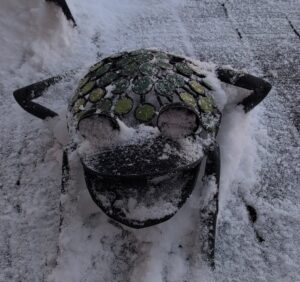 Mosaic-Frog-Garden-Statue