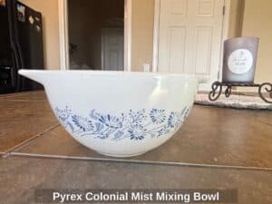 Pyrex-Colonial-Mist-Mixing-Bowl