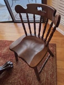 Round-Pedestal-Dining-Table-with-Four-Chairs-fourth-image