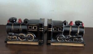 Vintage-Ceramic-Train-Engine-Bookends