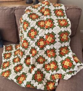 Vintage-Floral-Granny-Square-Crochet-Afghan