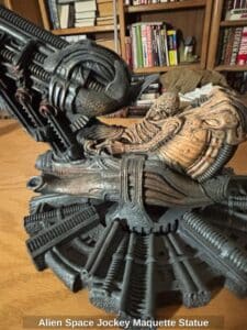 Alien-Space-Jockey-Maquette-Statue-second-image