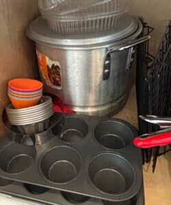 Assorted-Bakeware-and-Cookware-Set