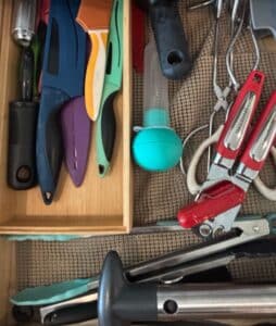 Assorted-Kitchen-Utensils-and-Cutlery