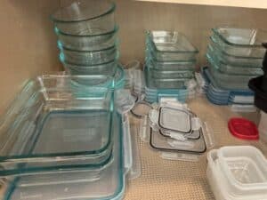Assorted-Pyrex-Glass-and-Plastic-Food-Storage-Containers
