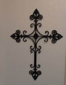 Black-Metal-Fleur-de-lis-Scroll-Cross-Wall-Decor
