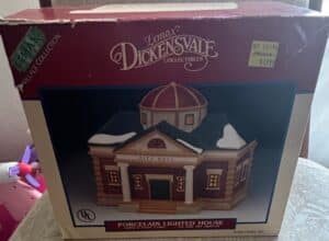 Lemax-Dickensvale-Collectibles-City-Hall-Porcelain-Lighted-House