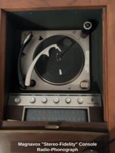 Magnavox-Stereo-Fidelity-Console-Radio-Phonograph-second-image
