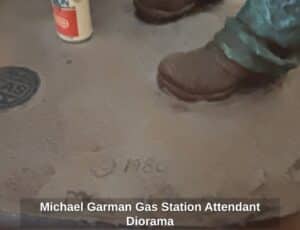 Michael-Garman-Gas-Station-Attendant-Diorama-fourth-image