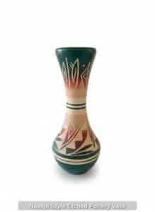 Navajo-Style-Etched-Pottery-Vase-second-image