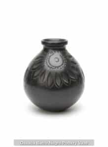Oaxaca-Barro-Negro-Pottery-Vase