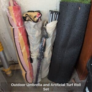Outdoor-Umbrella-and-Artificial-Turf-Roll-Set