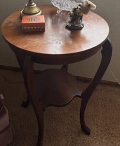 Round-Oak-Side-Table-second-image